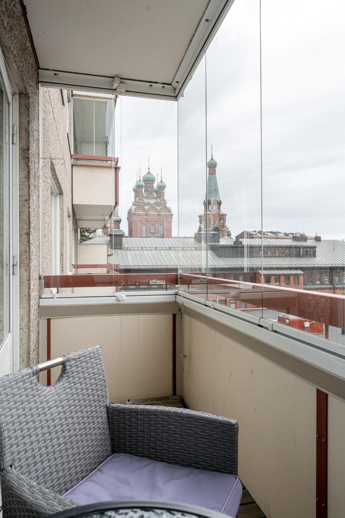 Heartful 1br With Balcony Next To Railway Station - Hosted By 2ndhomes