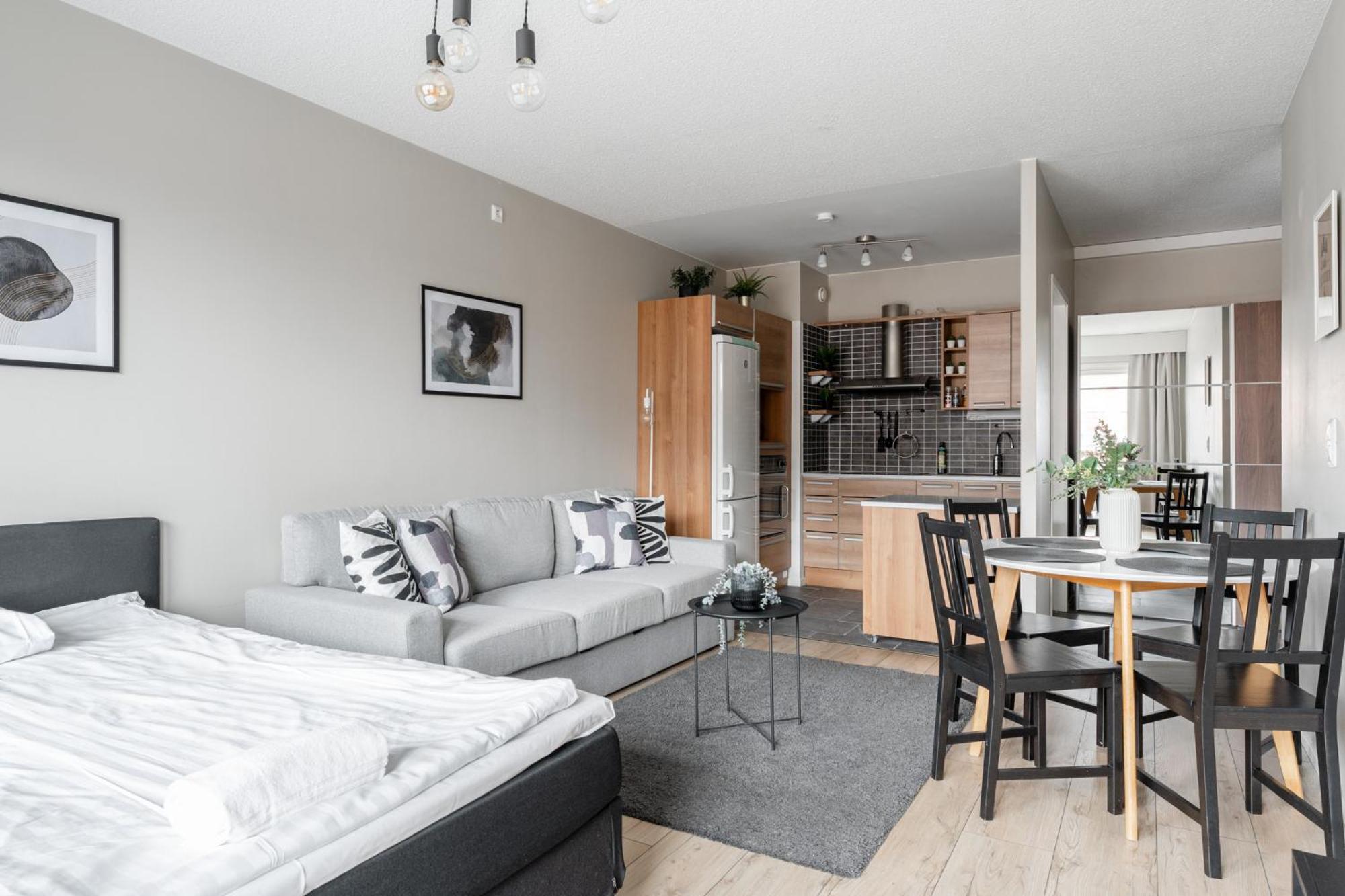 Heartful 1br With Balcony Next To Railway Station - Hosted By 2ndhomes *